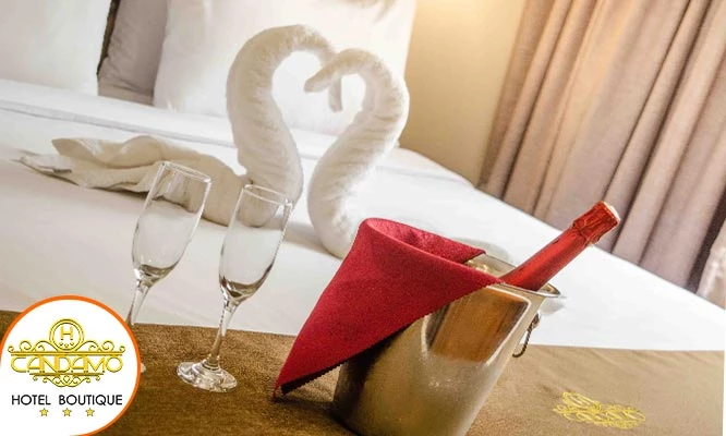 Noche romántica en hab. matrimonial, suite junior o Candamo + desayuno y más