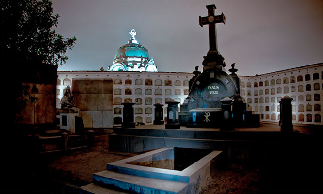 Tour Nocturno tematico Cementerio Presbitero Maestro guia show y mas