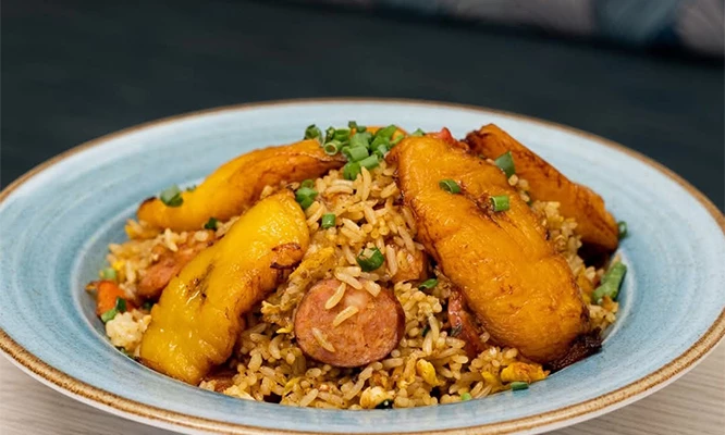 cena para dos: chaufa amazónico + 1 milanesa napolitana  + 2 chilcanos, en ILPorto