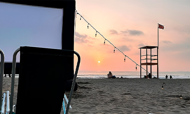 ¡Cine en la Playa!  Canchita + gaseosa + zona de fotos + fogata y más