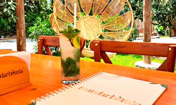 Alojamiento con desayuno y piscina en Mandarhemia de Huaral