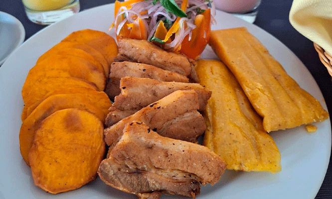 Desayuno buffet en el Epiqus hotel - Miraflores.