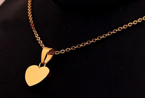 Hermoso collar con dije de corazón enchapado oro 18KL