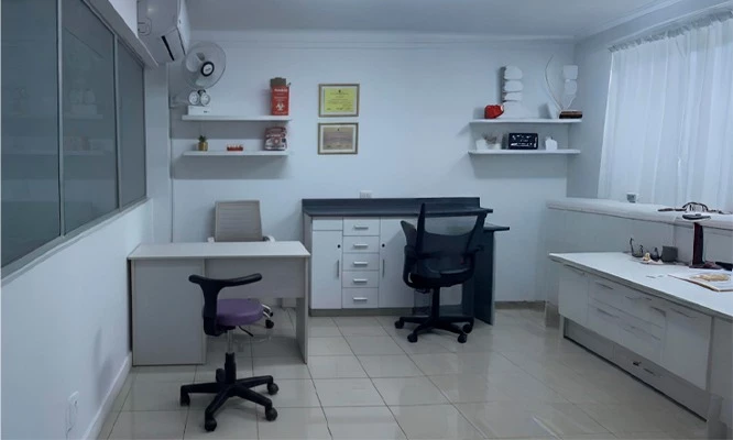 Limpieza con ultrasonido + Destartraje + Profilaxis + Flúor + Odontograma.