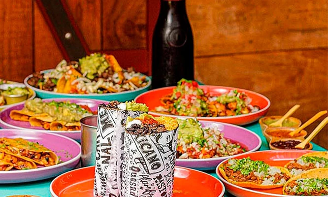 BARRA LIBRE Almuerzo o Cena: Burritos, nachos, chilaquiles, tacos y mas