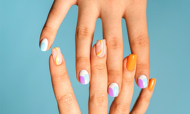 por esmaltado gel + manicure en Oscar Mundaray salón de uñas