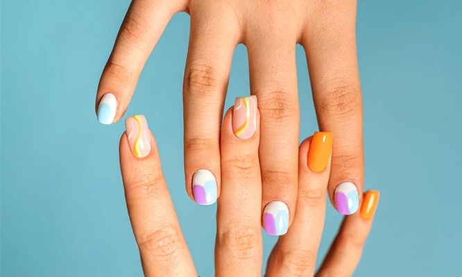 por esmaltado gel + manicure en Oscar Mundaray salón de uñas