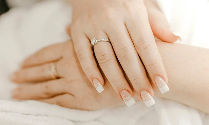 por esmaltado gel + manicure en Oscar Mundaray salón de uñas