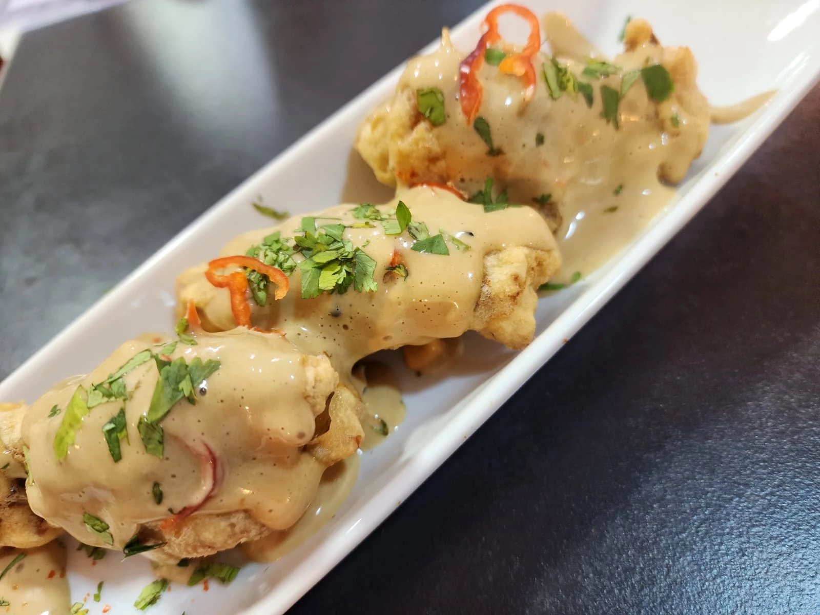 PARA 2: 50 cortes de makis + alitas + 2 cervezas de 310 ml y más