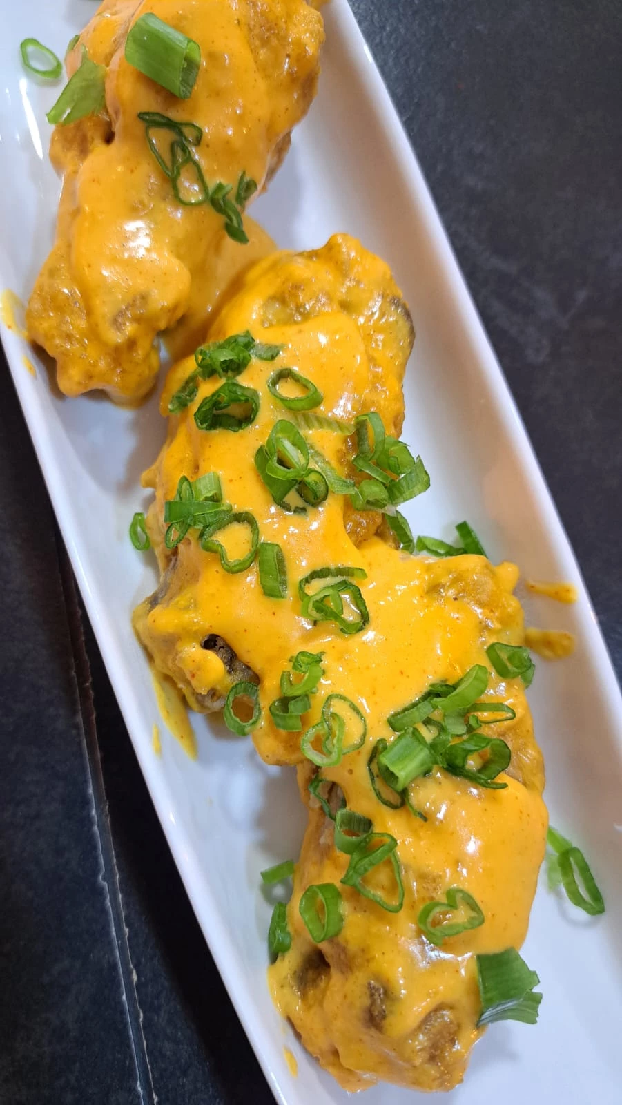 PARA 2: 50 cortes de makis + alitas + 2 cervezas de 310 ml y más