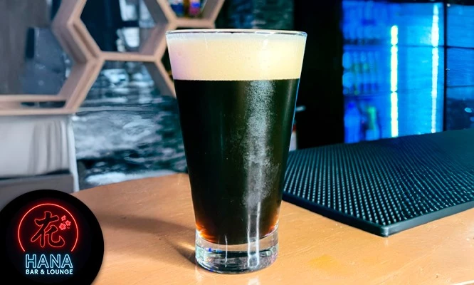 Barra libre de cervezas artesanales: Todas las chelas que quieras tomar, 6 variedades, servidas en vasos de 200 ml (media pinta).