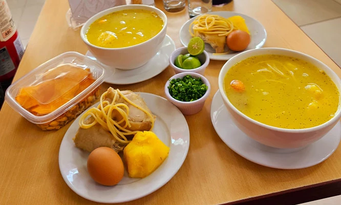 CALDO DE GALLINA: Caldo de Gallina presa chica en el Huerto Florido.
