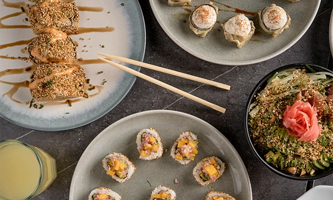 BARRA LIBRE de  makis, temakis, poke bowl, alitas, cangre burguer sushi (nuestro plato estrella) y bebida del día ilimitada.