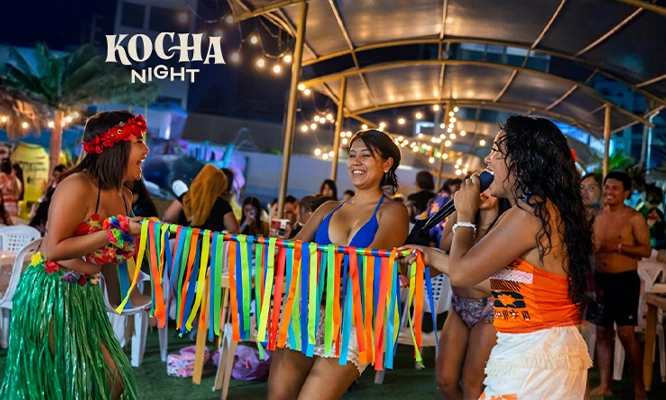 KOCHANIGHT: Piscina de noche en Kochawasi