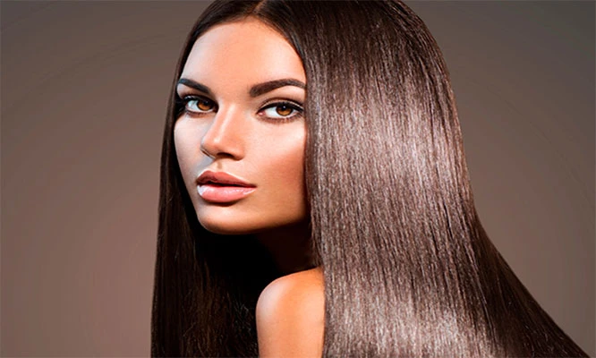 Luce un Cabello sin Frizz Cabello Liso Sin Secadora + Corte de Puntas A todo Largo en Perfect Salón Spa