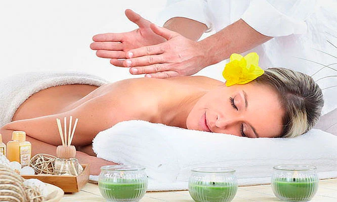 Desde S/ 99.00 por Spa Romántico para 2 Hidratación Corporal + Madero Terapia + Limpieza Facial y Más