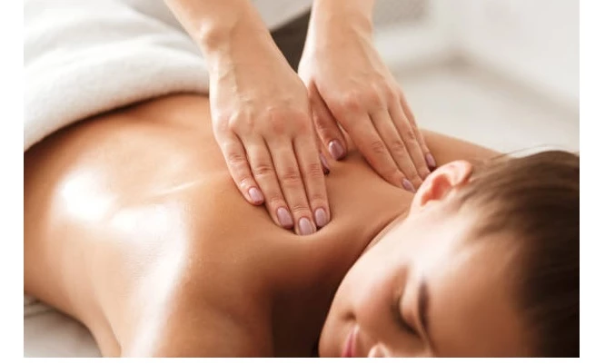 Masaje relajante con piedras calientes ¡Olvídate de los dolores!