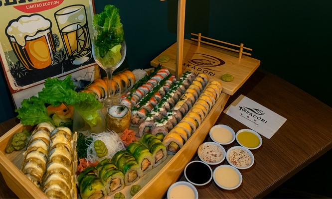 BARCO DE MAKIS, 180 o 240 makis.