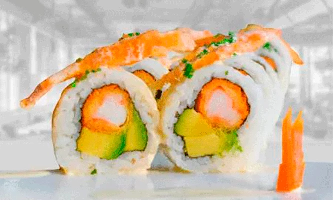 PARA 2: 50 cortes de makis + alitas + 2 cervezas de 310 ml y más