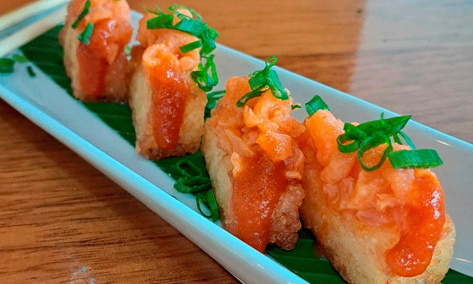 MAKIS para 2: 50 cortes de makis + alitas + gaseosa de 1 Lt  y más