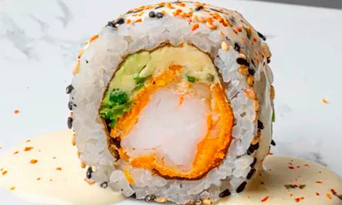 PARA 2: 50 cortes de makis + alitas + 2 cervezas de 310 ml y más