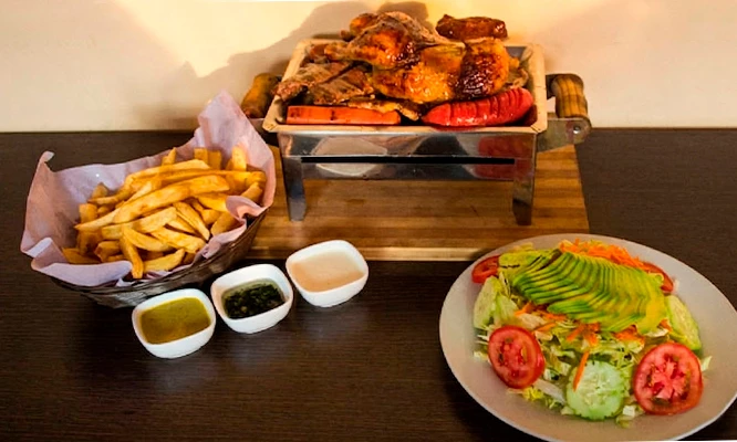 PARRILLA para 2  que incluye: Bife angosto argentino, chuleta,filete de pollo y mas