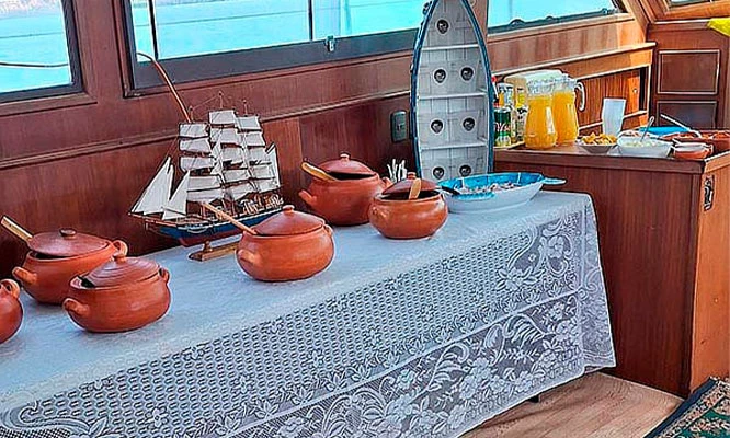 Almuerzo Buffet en Yate en Altamar + Paseo en La Punta con Bavaria Yacht