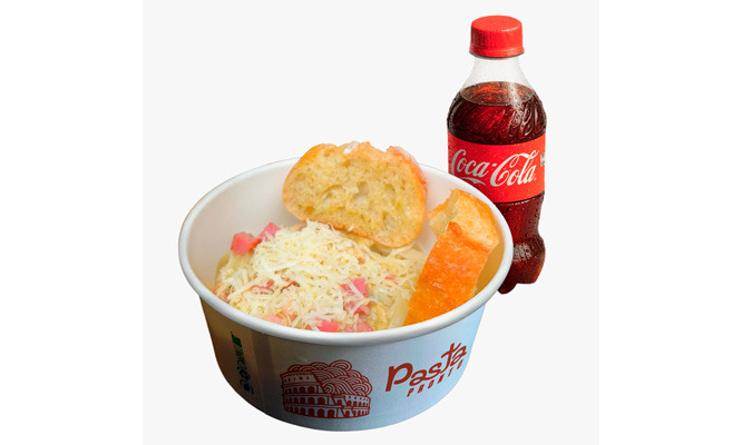 2 porciones de fetuccinis con salsa a elección