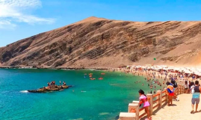 FULL DAY PLAYA LA MINA: Transporte turístico, Paracas, Playa Roja,  Yaku Park y más