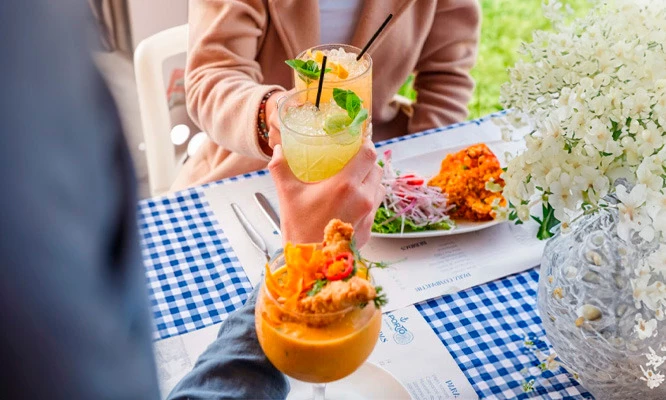 Comida Italo-Peruano para 2:  Carta a tu libre elección +  2  Postres + 2 cocteles en ILPorto