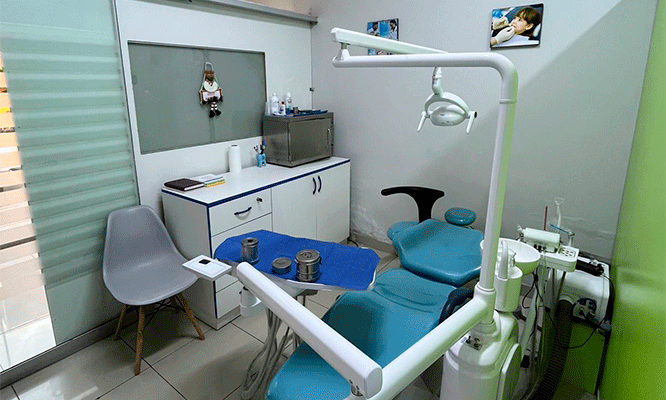 Limpieza Dental (Destartraje) con ultrasonido + profilaxis + fluorización + consulta especializada.