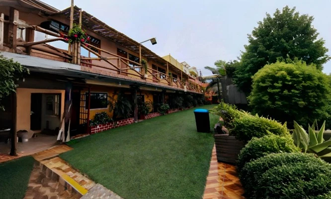 Hospedaje para 02:  Piscina frente al mar, área de juegos, habitación matrimonial