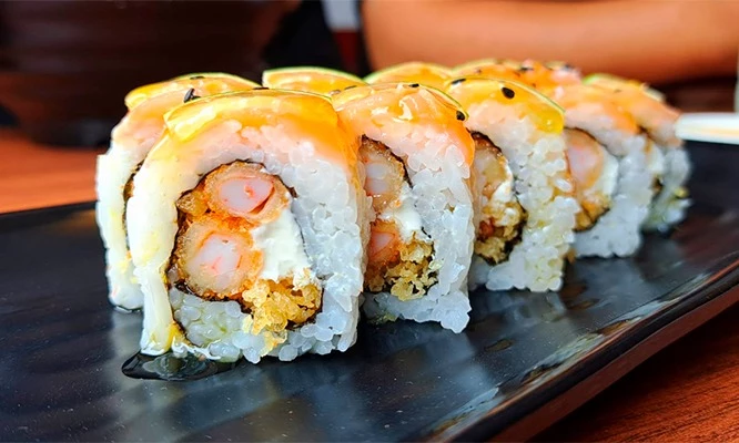 12 o 30 cortes de makis en Sakumi Sushi