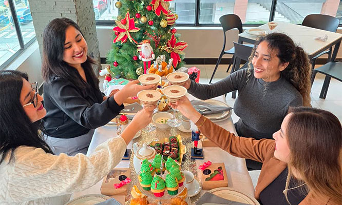 Tea Time Navideño en Hotel Miramar - Miraflores ¡Disfruta la Navidad con este delicioso Tea Time!