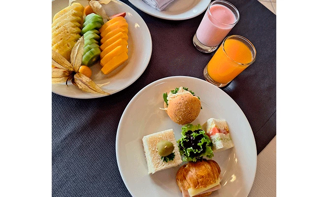 Desayuno buffet en el Epiqus hotel - Miraflores.