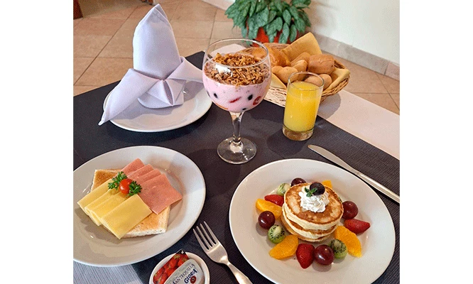 Desayuno buffet en el Epiqus hotel - Miraflores.