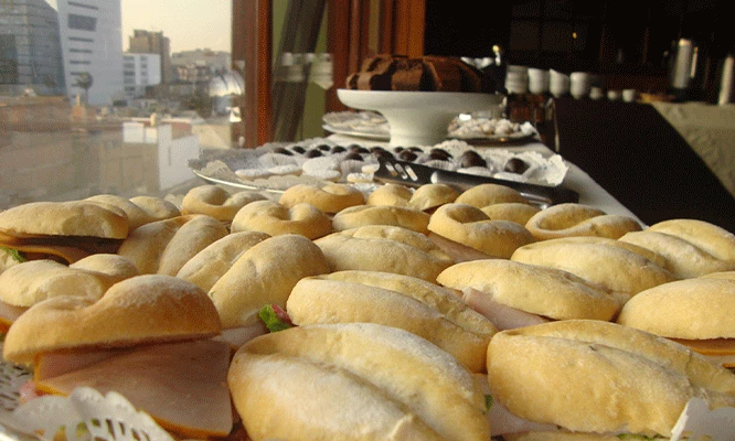 Desayuno buffet en el Epiqus hotel - Miraflores.